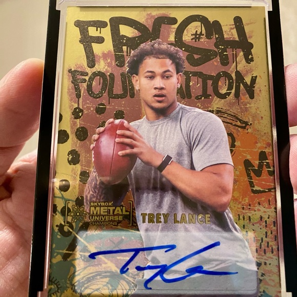 TREY LANCE SKYBOX GOLD METAL AUTO ROOKIE - Picture 2 of 5
